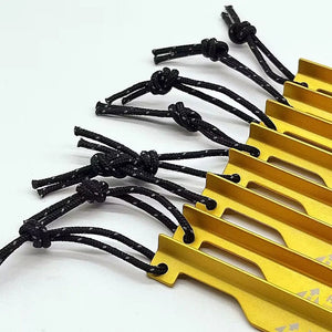 Les 10 piquets de tente légers « Hikevictor - 15 cm » de Hikevictor pour le camping ou le bivouac, fabriqués en alliage d'aluminium durable et dotés de boucles de corde nouées noires à une extrémité, sont alignés sur un fond blanc.