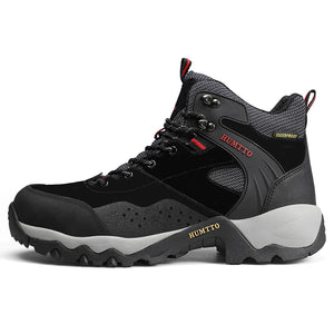 Les chaussures de randonnée mid-top "HUMTTO - HT-210337A" pour homme, 100% imperméables, offrent un design beige et noir, des chaussettes intégrées et des semelles antidérapantes, idéales pour l'expédition et la randonnée outdoor.