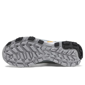 Les chaussures de randonnée montantes pour hommes Humtto "HUMTTO - HT-220463A" sont dotées d'une tige résistante aux éclaboussures et d'une semelle robuste avec des accents orange, soulignant leur design et leur protection imperméable.