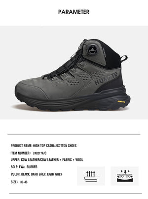 La HUMTTO - HT-240217C est une chaussure de randonnée mid-top noire pour homme avec cuir de vache durable, doublure polaire, technologie Static Waterproof, semelle épaisse, côtés texturés et système de laçage à molette, présentée sur un fond blanc.