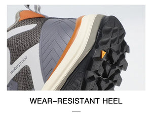 Gris et orange Humtto HT-260587E mid-top bottines alpinisme avec protection Splash-proof, semelle crantée et molette latérale de serrage, présentées sur fond blanc avec logo Humtto. Idéales comme chaussures hydrophobes pour enfants aventuriers.