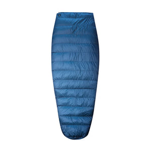 Un Sac de couchage / Quilt en couette d'oie bleu 800FP résistant à l'eau confort 0°C à partir de 500g "Iceflame - Extra Quilt LT" au design effilé, fabriqué à partir de tissu hydrofuge et doté d'une couette d'oie de haute qualité, ce qui le rend parfait pour le camping et les activités de plein air par Iceflame.