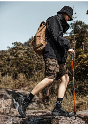 La CHRLCK "CHRLCK - KC-trail" est une chaussure de randonnée imperméable beige et noire pour homme, avec une fermeture à cadran, des lacets noirs et une robuste semelle marron. Chaussures respirantes et imperméables, idéales pour toutes vos aventures.