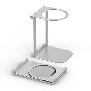 Deux supports pliables DENOKIN en alliage d’aluminium, l’un à poser et l’autre à poser à plat, pour machine à expresso portable d’extérieur.