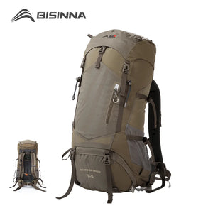 Le BISINNA Sac à dos de trekking 70L (B042), 1,58 kg avec housse de pluie, comporte de multiples compartiments, des poches latérales en filet, des bretelles réglables et une poche frontale zippée.