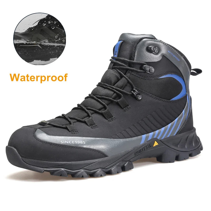 Bottines d'expédition pour homme Humtto "HT-240662A" noires et bleues, 100% imperméables, semelle renforcée et antidérapante. L'encart montre l'eau qui s'écoule. Idéales pour aventures outdoor, gardent vos pieds au sec et stables.