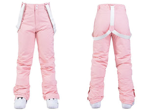 Découvrez la combinaison de ski et de snowboard d'hiver unisexe « Artic King - Queen 105 » d'Artic King, comprenant un pantalon de neige rose avec des bretelles blanches en polyester durable, présenté de face et de dos.