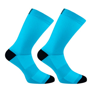 Trois paires de chaussettes de cyclisme pour hommes Daven Socks - YD-345, longueur ras du cou, en blanc, jaune néon avec accents noirs, et noir sont présentées côte à côte sur un fond blanc.