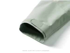 Gros plan d'une manche verte de la Veste de randonnée / hardshell imperméable pour homme 260g "KUCLUT - Arder" avec un réglage de poignet en velcro. Le texte "FASHION IS NOT ONLY A KIND OF APPEARANCE" est inscrit en bas. Parfaite pour le camping et la randonnée, cette veste KUCLUT est également imperméable et offre des capacités de séchage rapide.