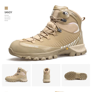 Bottines d'expédition pour homme Humtto "HT-240662A" noires et bleues, 100% imperméables, semelle renforcée et antidérapante. L'encart montre l'eau qui s'écoule. Idéales pour aventures outdoor, gardent vos pieds au sec et stables.