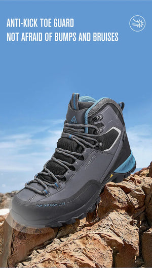 Humtto "HT-240783A" chaussures de randonnée high-top 100% imperméables pour homme, avec semelle robuste, empiècements en mesh et bout renforcé, exposées sur fond blanc. Logo Humtto en haut à gauche.