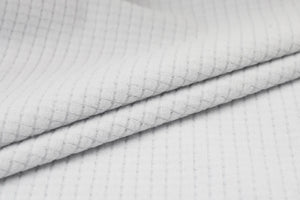 Trois vestes DAREVIE "Veste de cyclisme & coupe-vent polaire manches longues pour homme DVJ330" de différentes couleurs sont présentées, avec un graphique enflammé sur une manche illustrant la chaleur et la rétention de la chaleur de la conception.