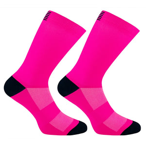 Trois paires de chaussettes de cyclisme pour hommes Daven Socks - YD-345, longueur ras du cou, en blanc, jaune néon avec accents noirs, et noir sont présentées côte à côte sur un fond blanc.