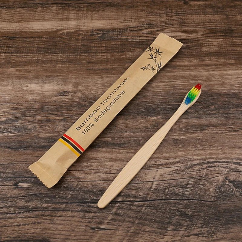 Brosses à dents en bambou à poils souples avec manche en bois 100 % biodégradable "Bamboo Toothbrush" - Planète Rando