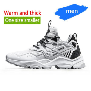 Chaussures Rax homme basses légères blanches et noires, semelle épaisse, respirantes, idéales randonnée, taille petit.