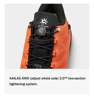 Vue latérale de la chaussure de trail unisexe Kailas FUGA EX 2 orange avec semelle Vibram Megagrip (drop 8 mm), système de laçage rapide et marquage blanc sur le talon, sur un fond uni.