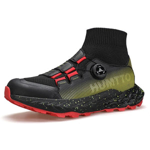 Les chaussures de randonnée Humtto "HUMTTO - HT-350632A" présentent un design noir, une semelle épaisse, un collier de chaussettes intégré, un cadran réglable et une adhérence antidérapante - parfaites comme chaussures de randonnée homme antidérapantes.