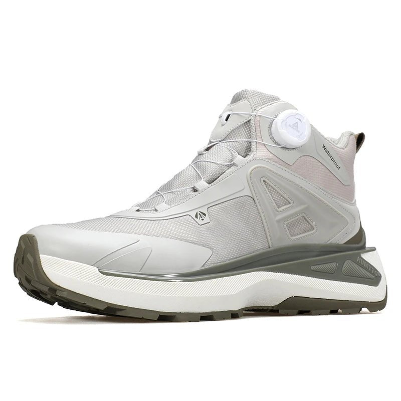 Les chaussures de randonnée mid-top pour homme "HUMTTO - HT-250818A", dotées de la technologie Static Waterproof, d'un soutien élevé de la cheville, d'une semelle texturée et d'un système de laçage rapide bouton rotatif, sont affichées sur un fond blanc.