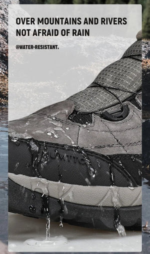 A single Humtto - HT-250366A mid-top randonnée/bottine d'expédition pour homme, gris et noir, antidérapant, protection splash-proof, maintien cheville, lacets, logo Humtto latéral et languette, sur fond blanc.