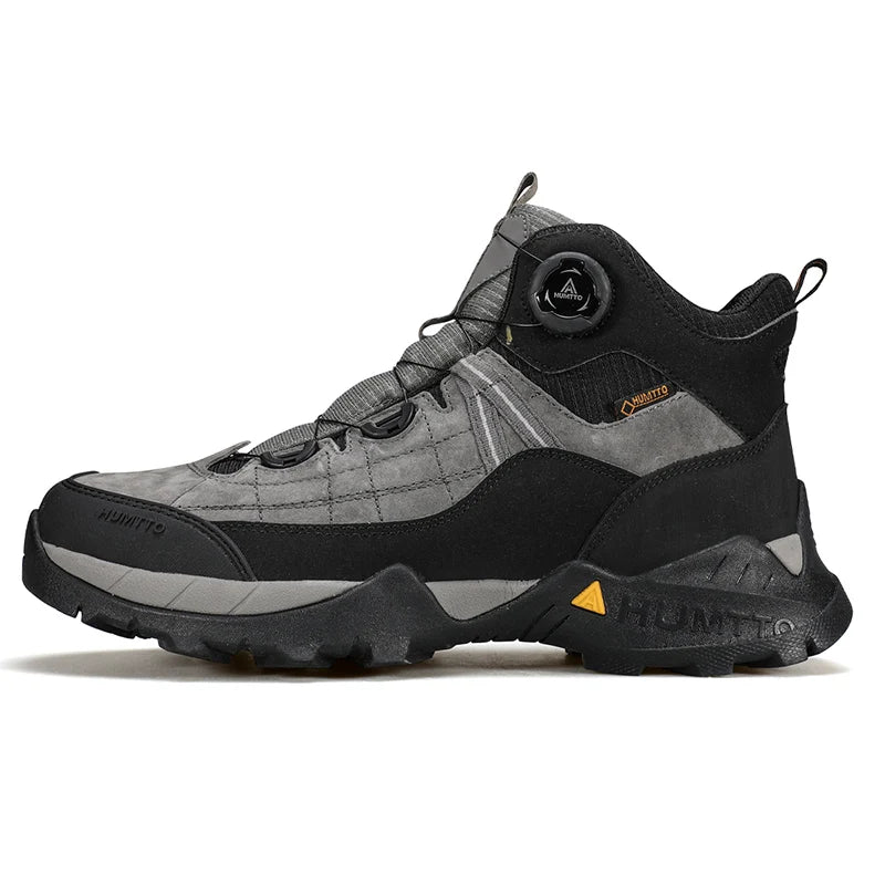 A single Humtto - HT-250366A mid-top randonnée/bottine d'expédition pour homme, gris et noir, antidérapant, protection splash-proof, maintien cheville, lacets, logo Humtto latéral et languette, sur fond blanc.