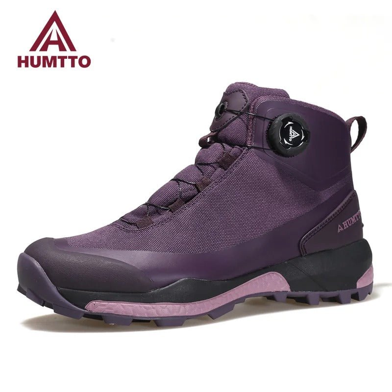 Une chaussure de randonnée pour femmes HUMTTO - HT-220838B violette avec protection contre les éclaboussures, semelle robuste, soutien de la cheville et système de laçage rapide, représentée sur un fond blanc avec le logo Humtto dans le coin supérieur gauche.