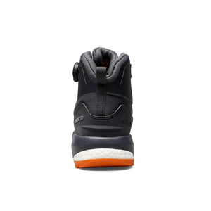 Les chaussures de randonnée Humtto HT-220838A pour hommes sont dotées d'une protection contre les éclaboussures, d'un système de laçage à cadran, d'un design gris et noir avec une bande de roulement orange, de logos visibles, et sont des chaussures de randonnée parfaites pour les sentiers accidentés.