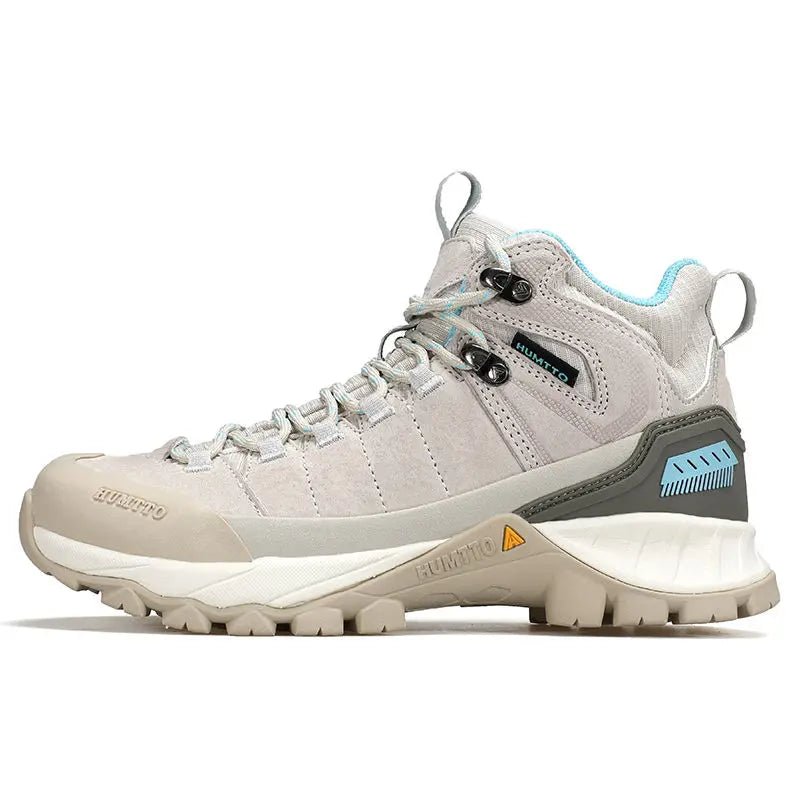 Les Chaussures de randonnée mid-top Humtto HT-250486B pour femme, en cuir véritable gris clair et beige avec accents bleus, semelle robuste et technologie Static Waterproof, idéales comme bottines d'alpinisme imperméables.