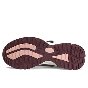La chaussure de trail/course Humtto "HT-120045B" pour femmes présente une tige en maille rose et violette, une semelle épaisse, une protection contre les éclaboussures et un système de laçage twist-lock, alliant confort élégant et fonctionnalité.