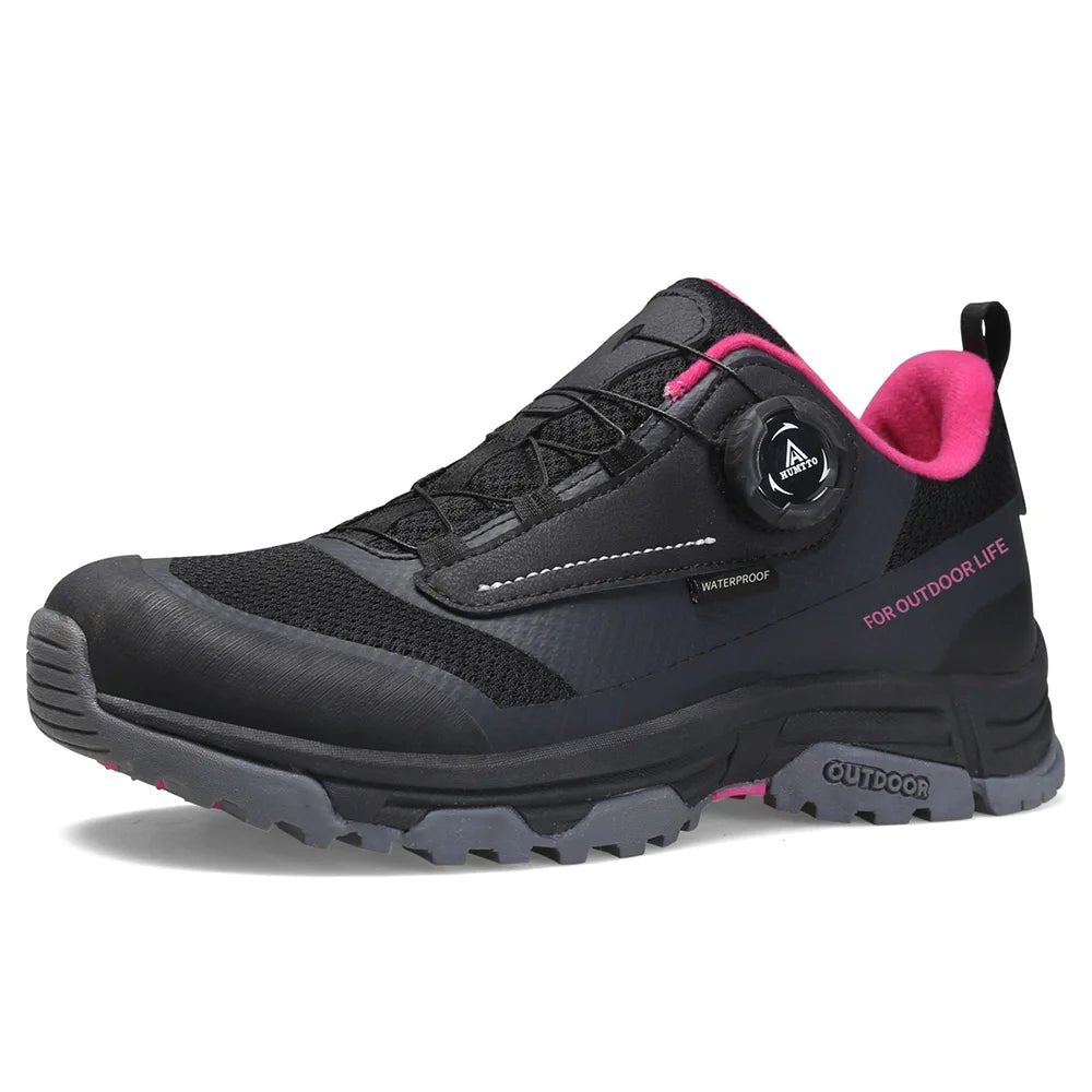 La chaussure de trail/course Humtto "HT-120045B" pour femmes présente une tige en maille rose et violette, une semelle épaisse, une protection contre les éclaboussures et un système de laçage twist-lock, alliant confort élégant et fonctionnalité.