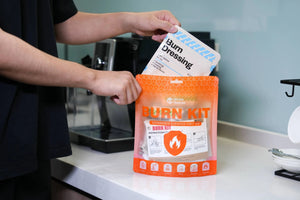 Kit / trousse de premiers soins pour brûlures : pansements, sachets de gel, crème rafraîchissante "RHINO RESCUE - Burn Care Kit" - Planète Rando