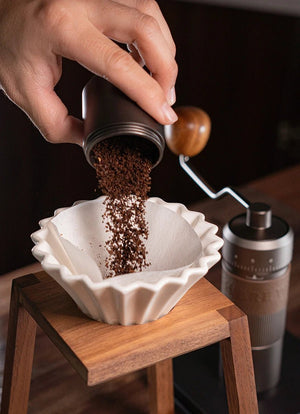 Moulin à café manuel avec 11 niveaux de réglage en aluminium, capacité de 22g '"HiBREW - Grinder G4B" - Planète Rando