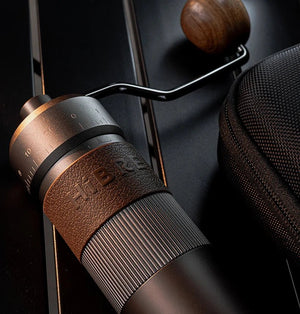 Moulin à café manuel avec 11 niveaux de réglage en aluminium, capacité de 22g '"HiBREW - Grinder G4B" - Planète Rando