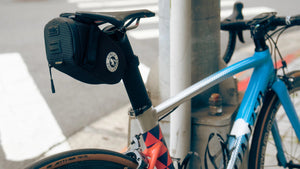 Pochette de selle / sacoche de selle étanche pour vélo, gravel, VTT 600ml à 1,3L "ULAC - PB6" - Planète Rando