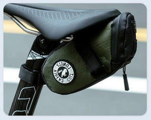 Pochette de selle / sacoche de selle étanche pour vélo, gravel, VTT 600ml à 1,3L "ULAC - PB6" - Planète Rando