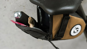 Pochette de selle / sacoche de selle étanche pour vélo, gravel, VTT 600ml à 1,3L "ULAC - PB6" - Planète Rando