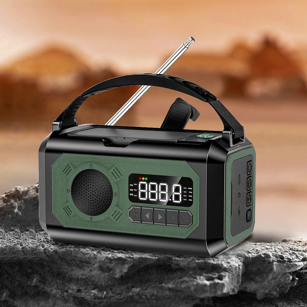 Radio d'urgence AM/FM portable avec éclairage LED 12 000 mAh, rechargeable USB, panneaux solaire et manivelle "ALLOYSEED - H17" - Planète Rando