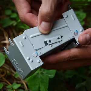 Réchaud de camping pliable à alcool et portable en fer galvanisé "Globe trotter - Portable alcohol Burner" - Planète Rando