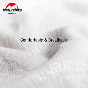 Un gros plan sur du nylon léger affiche « Confortable et respirant » à côté du logo Naturehike, reflétant la qualité premium du Sac de couchage en coton imperméable pour l'hiver +6°C Confort 1,5kg NH21MSD03.