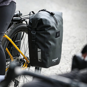 Sacoche de vélo de 6L à 25L sur porte - bagage 100% imperméable "Rhinowalk - Traveler series" - Planète Rando