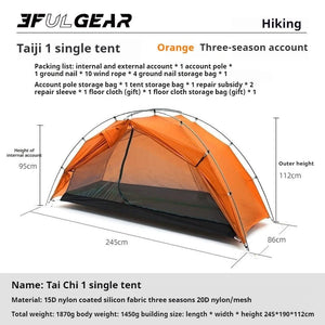 La tente de bikepacking 3F UL GEAR - Taiji 1 est une tente de bikepacking ultra-légère à double paroi en nylon ripstop orange avec des poteaux en aluminium pour une personne. Pesant 1,45 kg et mesurant 112 cm de hauteur, elle comprend un espace de rangement pour les poteaux, un espace de rangement pour les clous de sol et un manchon de réparation, idéal pour des aventures fiables sur trois saisons.
