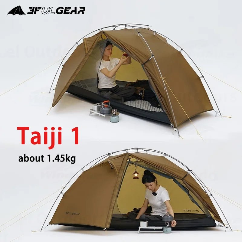 Deux images montrent une personne à l'intérieur de la tente marron clair en forme de dôme « 3F UL GEAR - Taiji 1 » en nylon Ripstop durable, pesant 1,45 kg, utilisant habilement un réchaud portable.