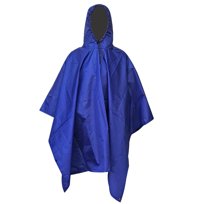 Un Poncho de pluie multifonctions Tomshoo 3 en 1 (bâche, auvent) sur fond blanc parfait pour les aventures en plein air.