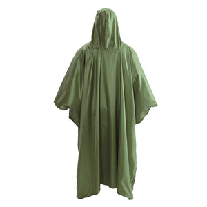 Un poncho de pluie vert Tomshoo pour les activités de plein air sur fond blanc.