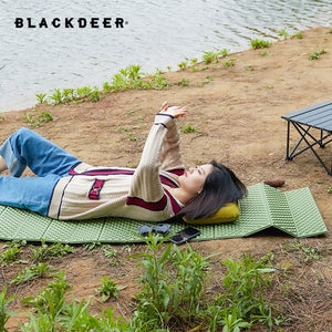 Matelas de couchage pliable et ultraléger en mousse XPE aluminium 460g "BLACKDEER - Camping mat" - | Planète Rando