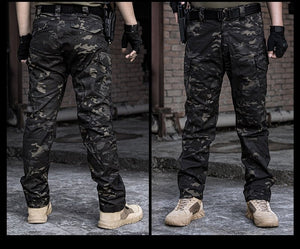 Le pantalon tactique IDOGEAR "IG-PA3204" pour missions et airsoft offre un design camouflage avec poches accordéon pour plus de rangement.