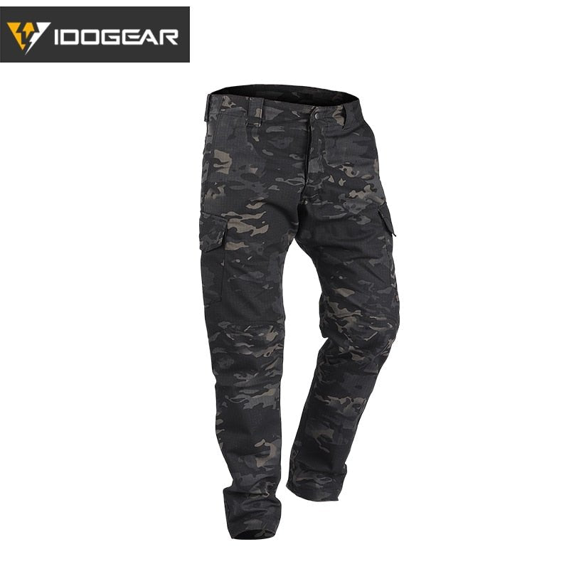 Le pantalon tactique IDOGEAR "IG-PA3204" pour missions et airsoft offre un design camouflage avec poches accordéon pour plus de rangement.