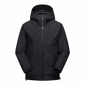 La Veste de randonnée / hardshell imperméable pour homme 260g "KUCLUT - Arder" de KUCLUT est une veste noire dotée d'une fermeture éclair frontale et de poches latérales, parfaite pour le camping et la randonnée. Elle est fabriquée dans un matériau imperméable qui favorise également un séchage rapide.