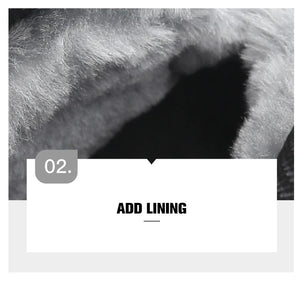 La HUMTTO - HT-240217C est une chaussure de randonnée mid-top noire pour homme avec cuir de vache durable, doublure polaire, technologie Static Waterproof, semelle épaisse, côtés texturés et système de laçage à molette, présentée sur un fond blanc.