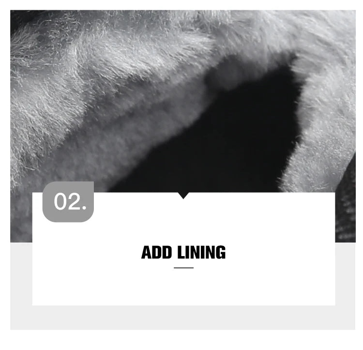 La HUMTTO - HT-240217C est une chaussure de randonnée mid-top noire pour homme avec cuir de vache durable, doublure polaire, technologie Static Waterproof, semelle épaisse, côtés texturés et système de laçage à molette, présentée sur un fond blanc.