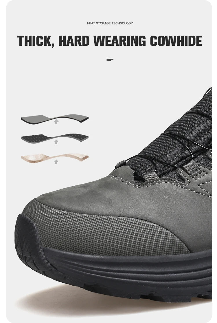 La HUMTTO - HT-240217C est une chaussure de randonnée mid-top noire pour homme avec cuir de vache durable, doublure polaire, technologie Static Waterproof, semelle épaisse, côtés texturés et système de laçage à molette, présentée sur un fond blanc.